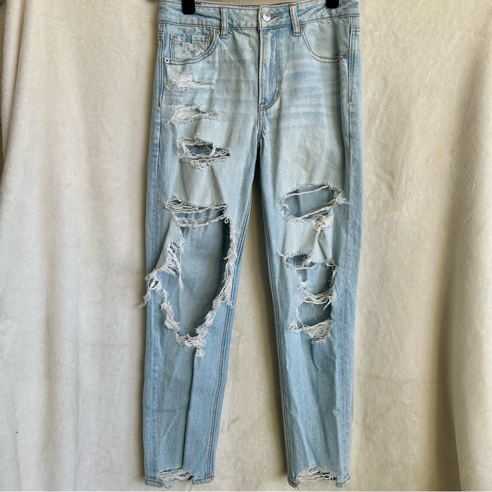 American Eagle Light Wash Heavily Distressed Straight Leg Jean Size 6